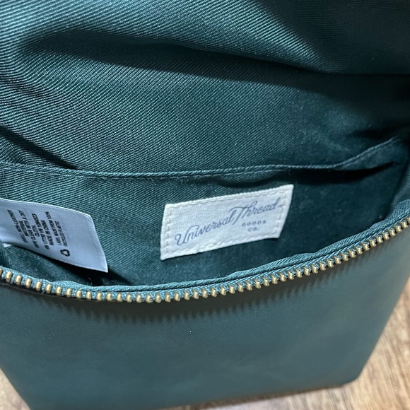 Universal Threads Fanny Pack - Picture 3 of 4